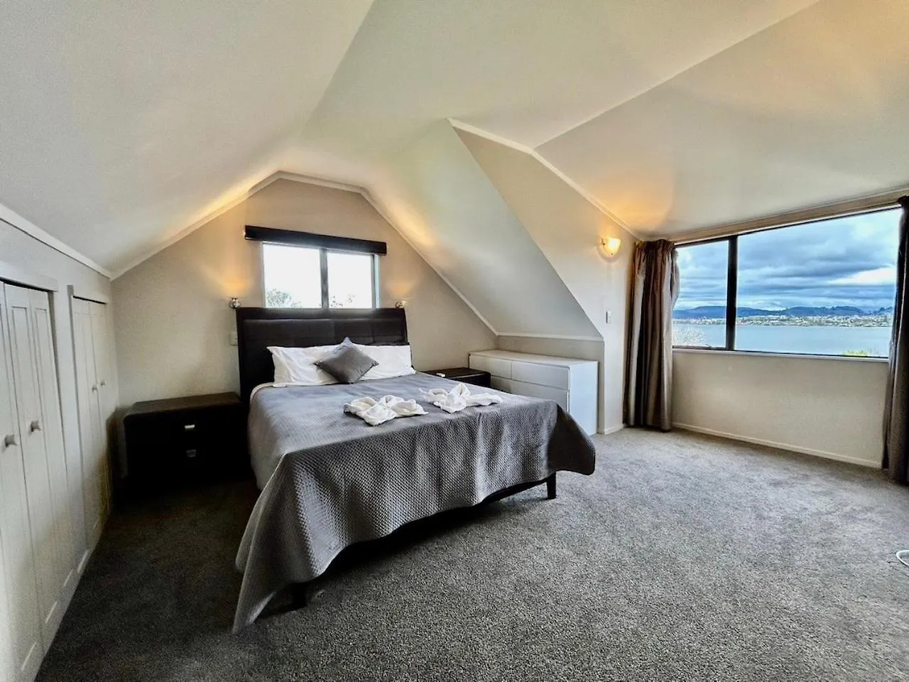 Holiday home Premium Lake View Home Rotorua